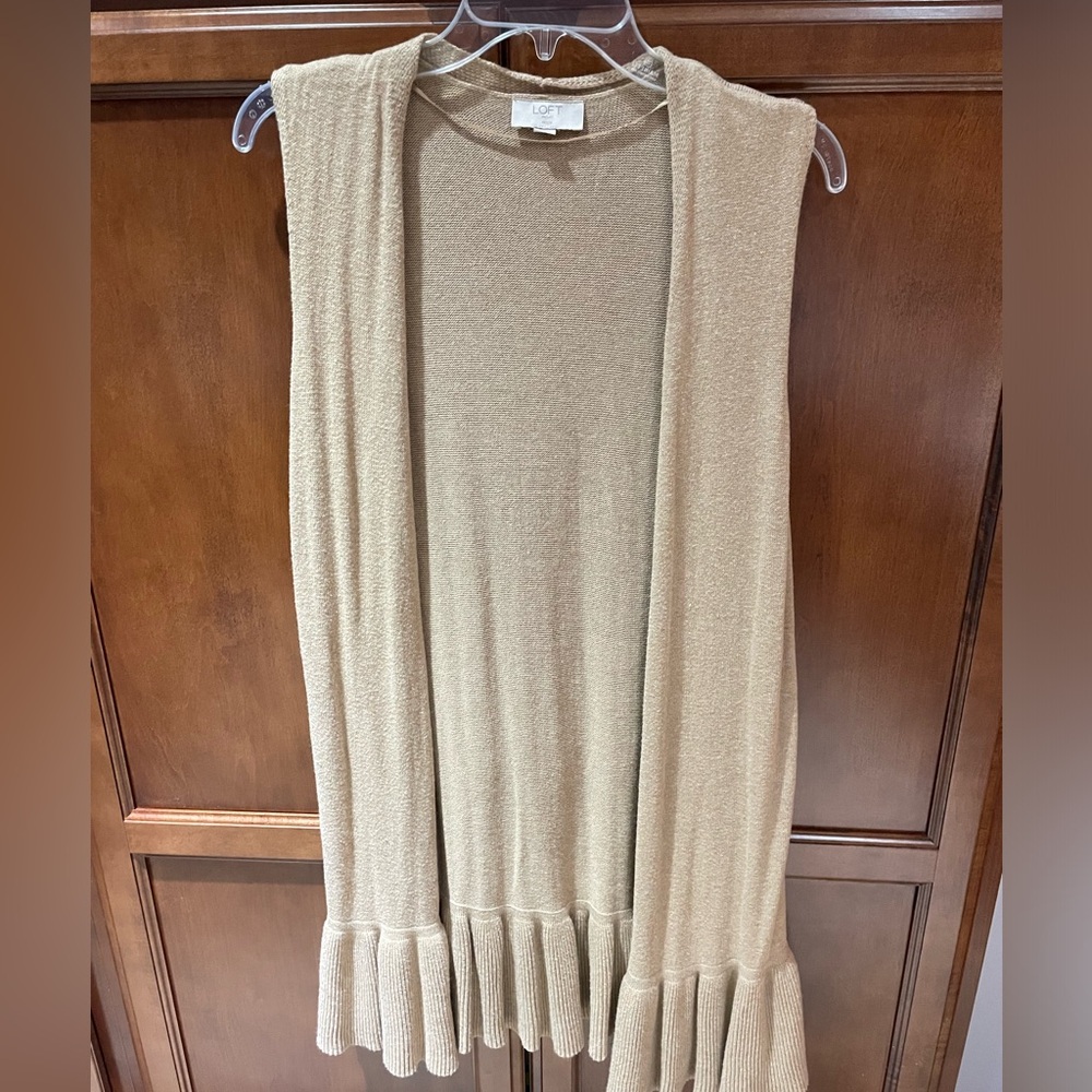 LOFT, size PL, long cardigan vest. Pairs great with leggings and boots.